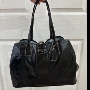 Vintage Kiss lock Coach Black Leather Shoulder Bag